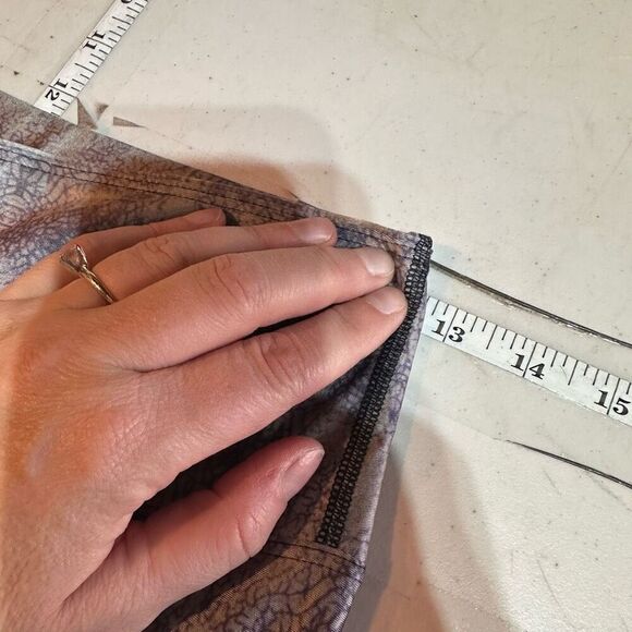 Nux Women's Rio Mid Rise Printed Yoga Cropped Capri Leggings Purple gray Small - Picture 7 of 9